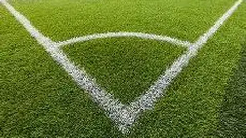 梅西再创欧冠纪录，与劳尔、C罗并肩而立